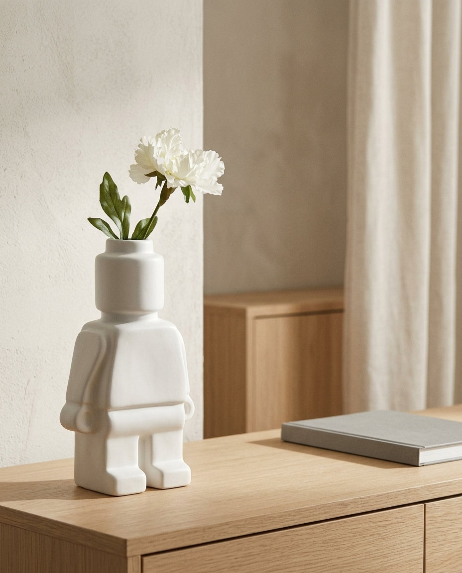 Vase Robot en céramique finition mate en situation