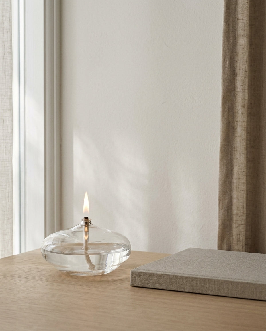Bougeoir plat en verre transparent en situation