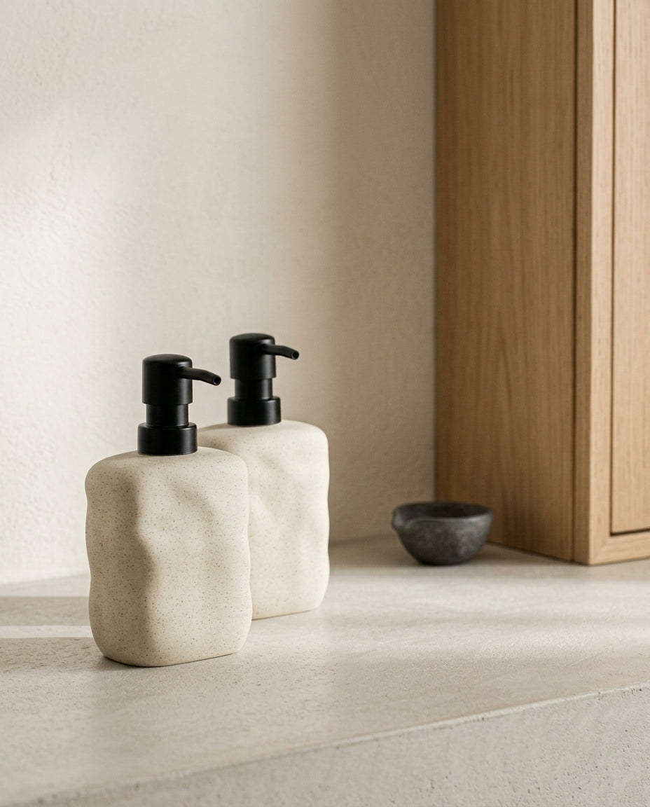 Distributeur de lotion wabi-sabi en situation