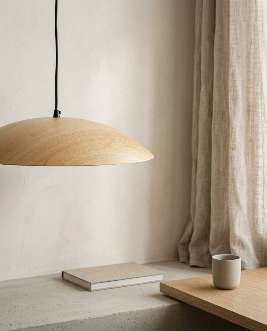Lampes suspendues LED aspect bois noir en situation