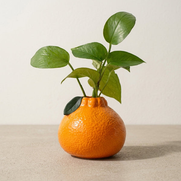 Vase en céramique orange pour décoration intérieure